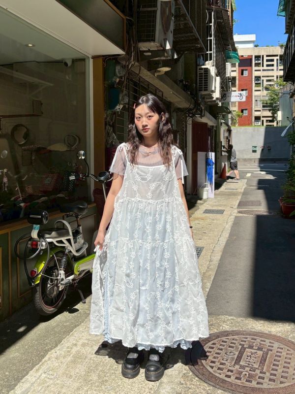 立體花朵藤蔓三綁帶透紗外搭罩衫洋裝 