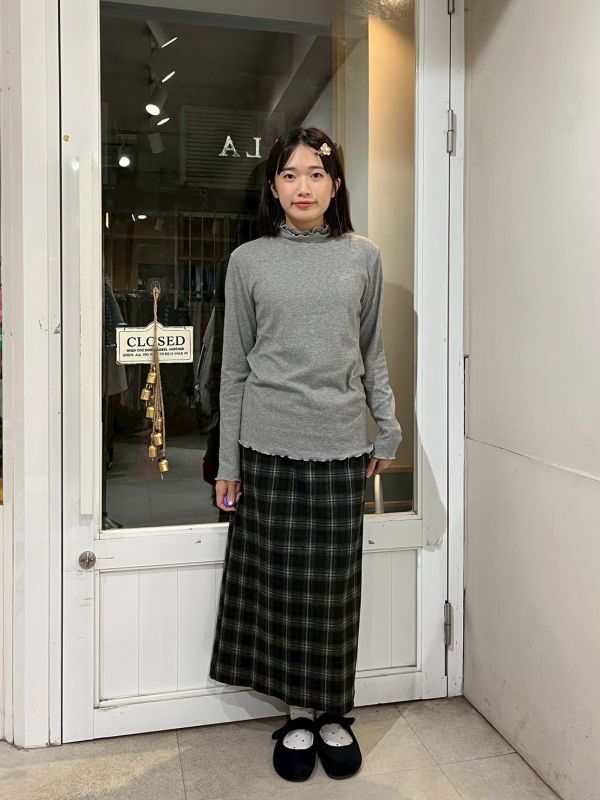 假兩件橫紋領木耳滾邊上衣 