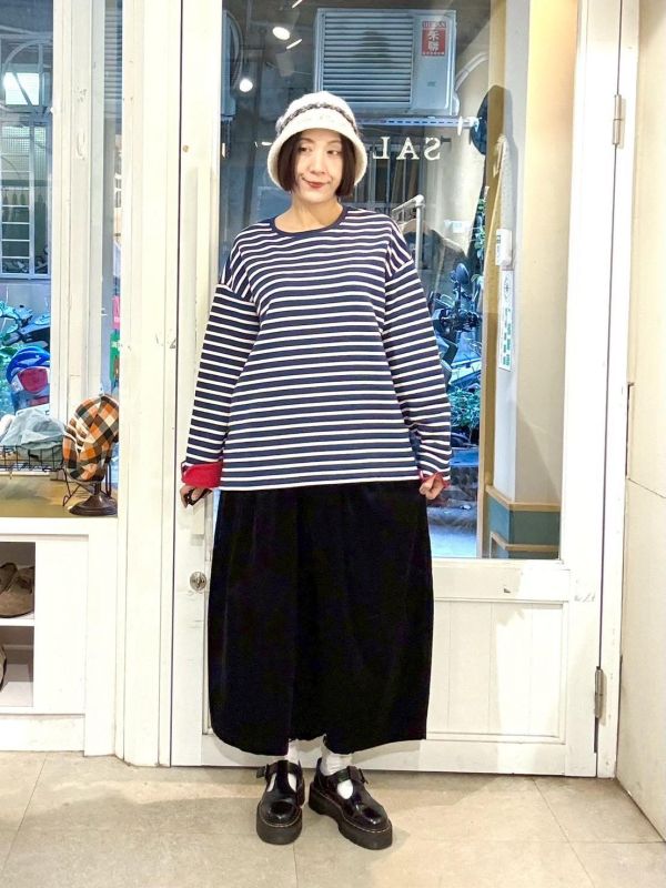 黑色細燈芯絨繭型九分寬褲 