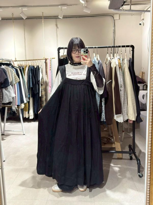 西裝百褶鈕扣調節寬肩帶散擺洋裝 