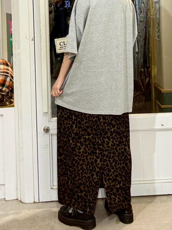 彈性直紋皺皺布後開叉豹紋裙 