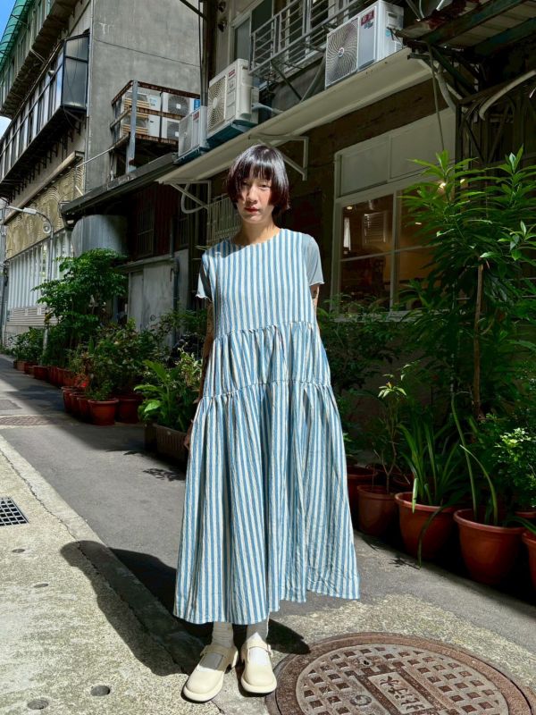 藍條紋背心裙 
