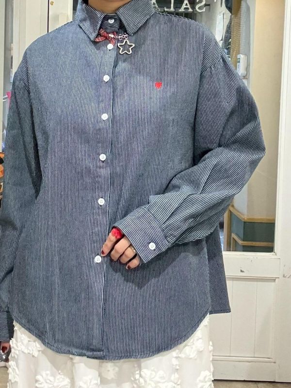 刺繡小愛心細條紋挺版牛仔襯衫 