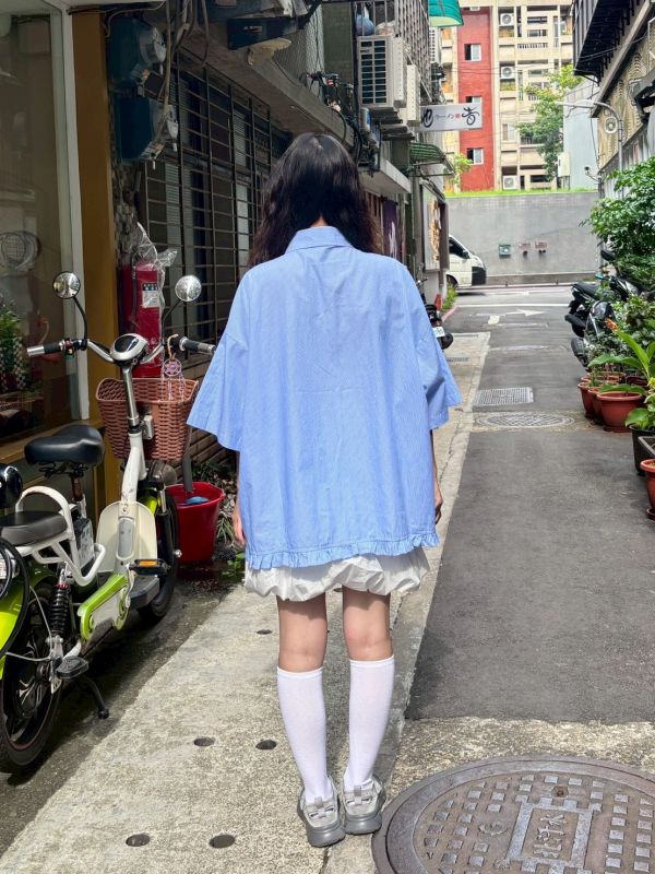 細直條奶油擠花下擺襯衫 