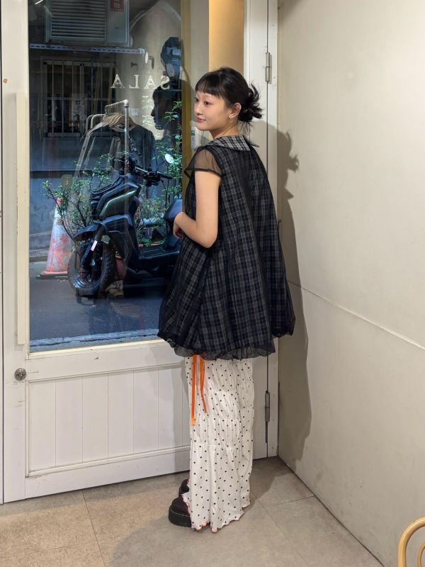 亮橘雙綁帶波點抓皺喇叭褲 
