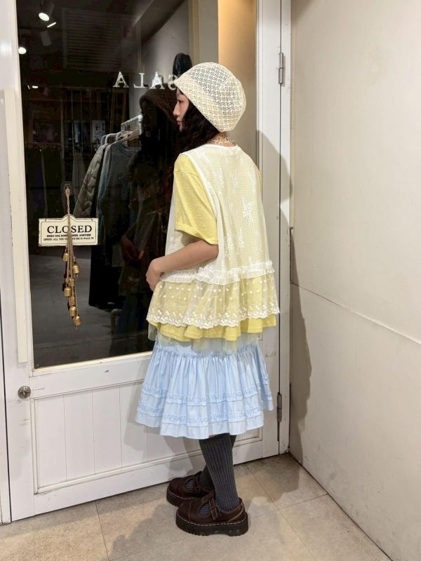 雙綁帶刺繡蕾絲下擺透紗波點背心 