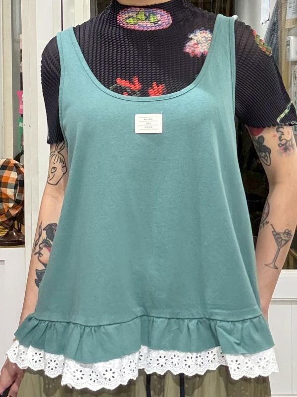 正面小布標棉質下擺拼接背心 