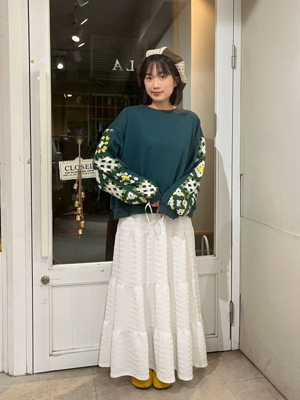 拼接刺繡小花園袖圓領上衣 