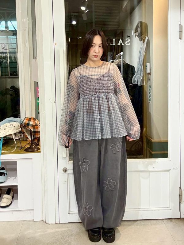 格子胸前彈性抓皺傘狀透膚上衣 