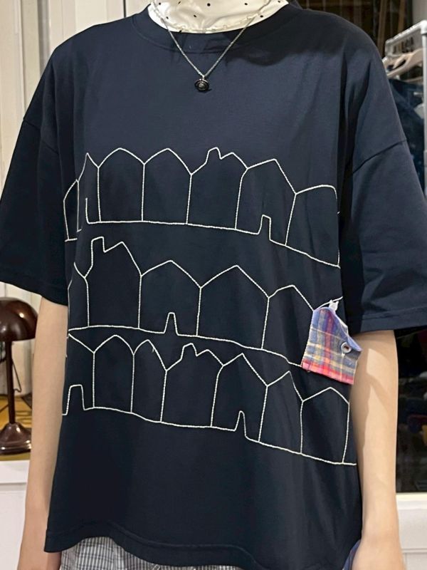 房子刺繡拼布鈕扣設計短袖上衣 
