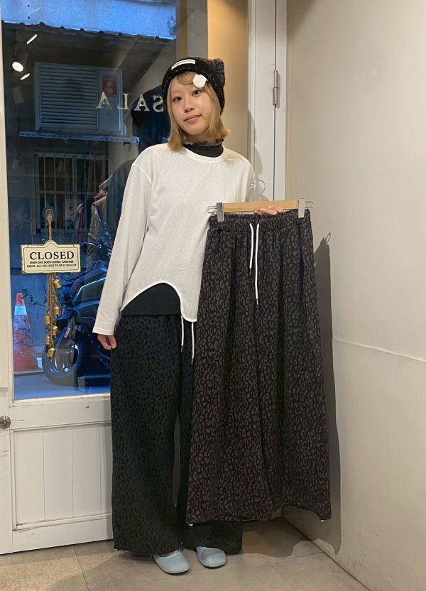滿版豹紋寬鬆垂墜長褲 
