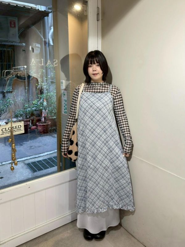 菱紋後鬆緊開叉捲邊下擺吊帶洋裝 