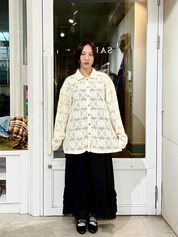 米白針織鏤空刺繡親膚襯衫 