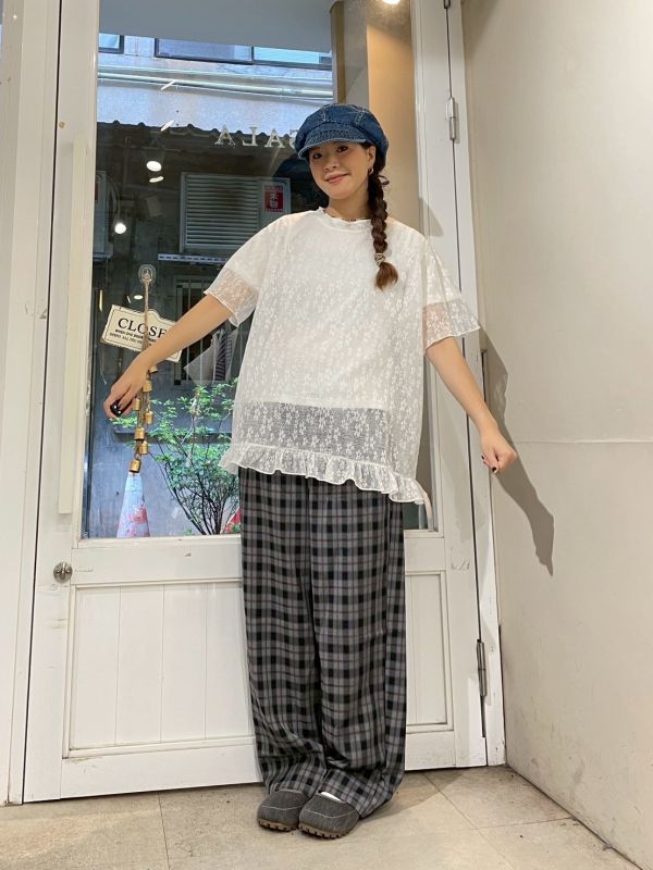 滿版波浪小花木耳捲邊長版透膚短袖上衣 
