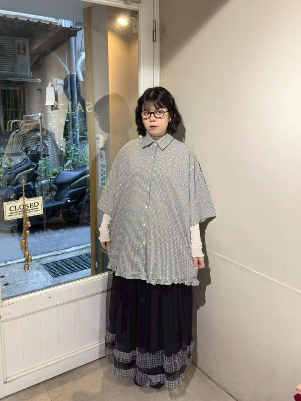 滿版格紋寬鬆落肩小花釦口袋長版襯衫 