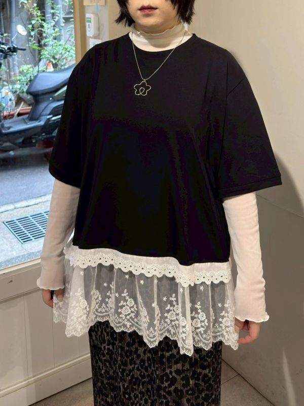 下擺蕾絲拼接短袖上衣 