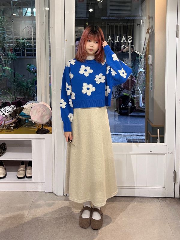 短版立體花花針織長袖毛衣 