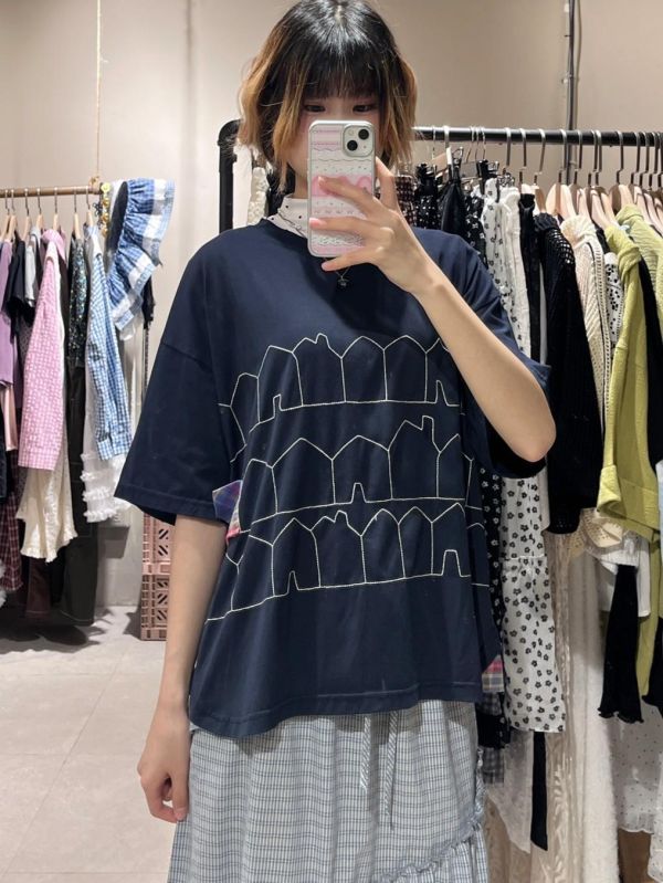 房子刺繡拼布鈕扣設計短袖上衣 