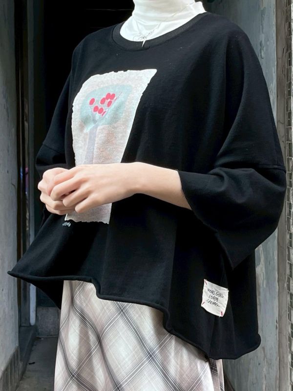 復古樹木彩繪印花不收邊短版上衣 