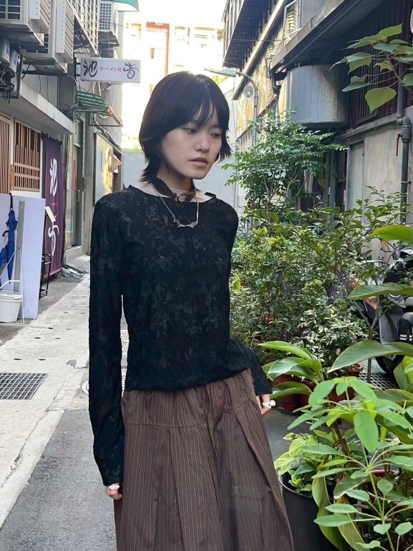 立體復古舊感透膚滾邊內搭上衣 