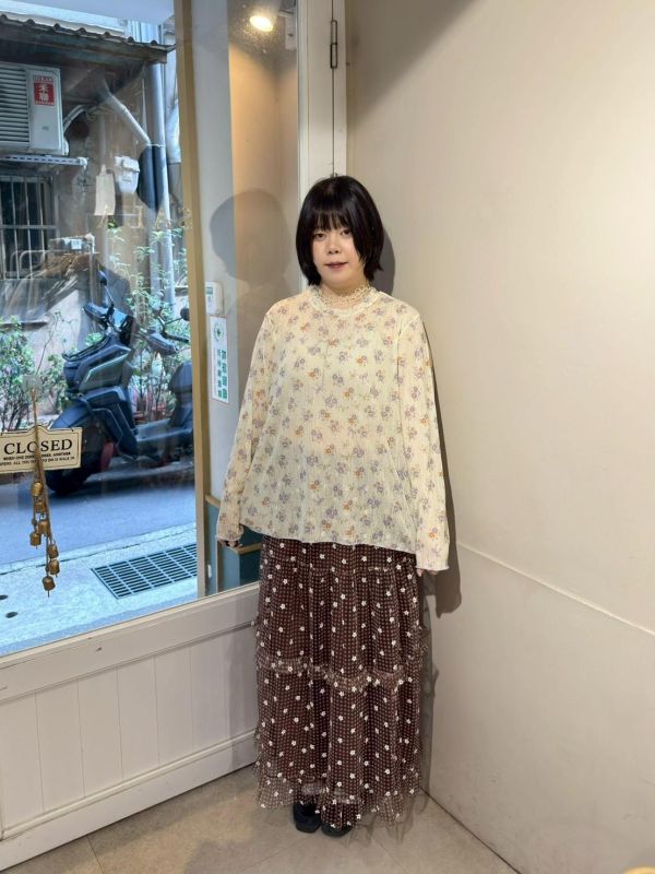 蝴蝶結小花微透紗圓領長袖上衣 