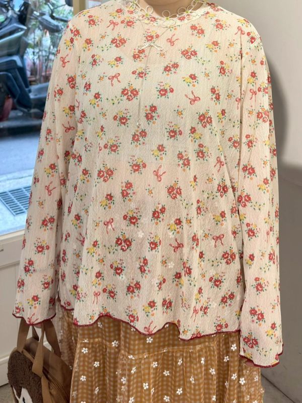 蝴蝶結小花微透紗圓領長袖上衣 