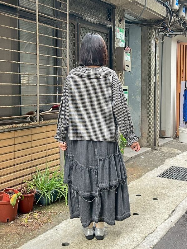黑白格紋大翻領荷葉邊縮口袖襯衫 