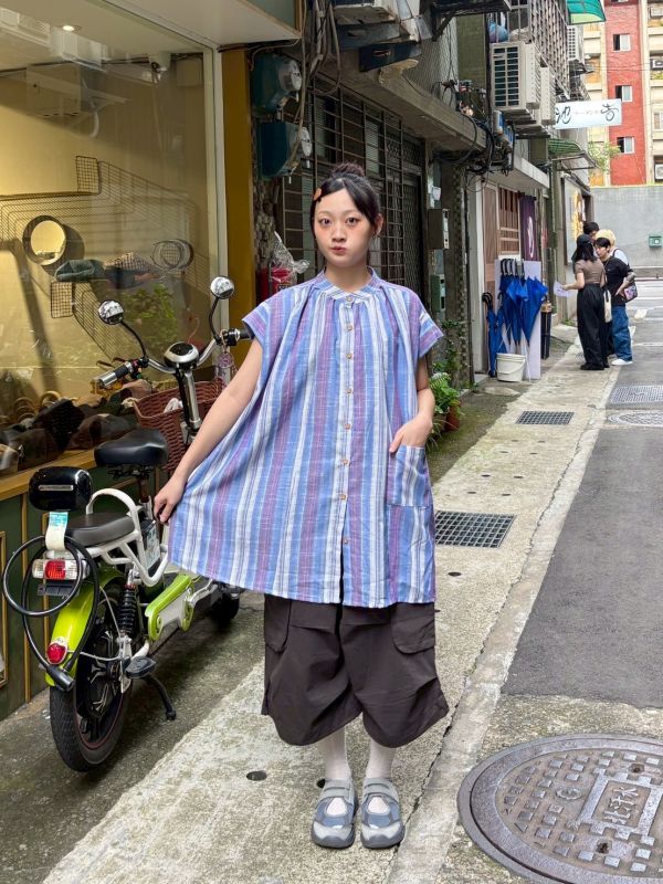 紫藍直條亨利領棉麻襯衫 