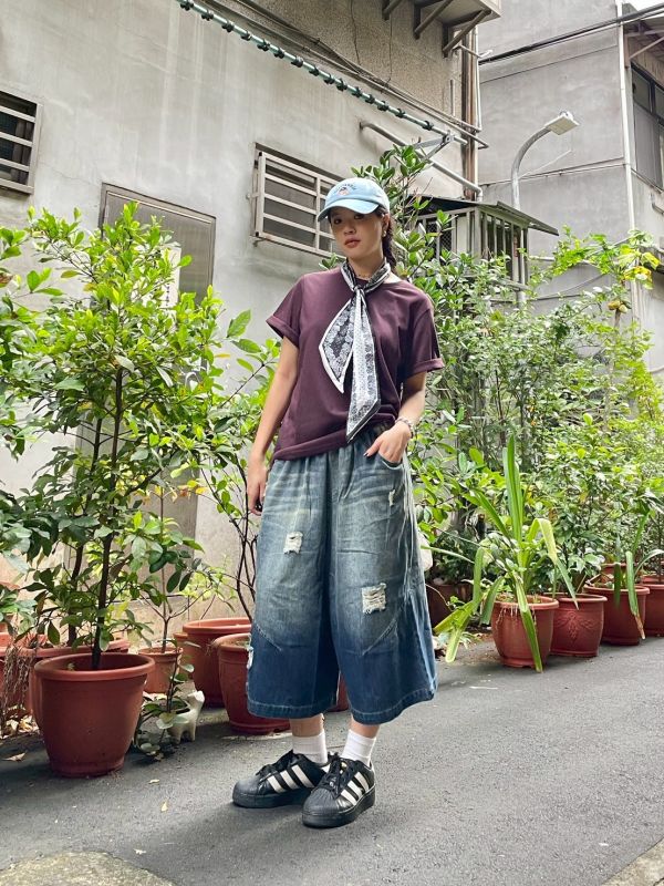 水洗作舊刷破雙口袋鬆緊腰七分牛仔褲 