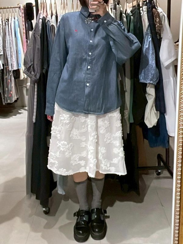 刺繡小愛心細條紋挺版牛仔襯衫 