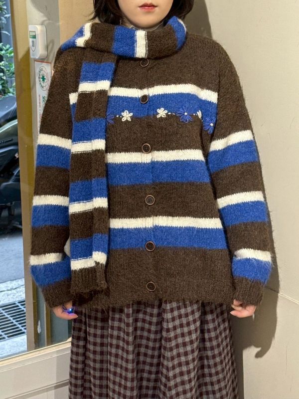 撞色條紋小花刺繡鈕扣毛衣&圍巾 