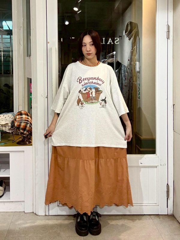 復古海報風格ㄧ籃小狗狗tee 