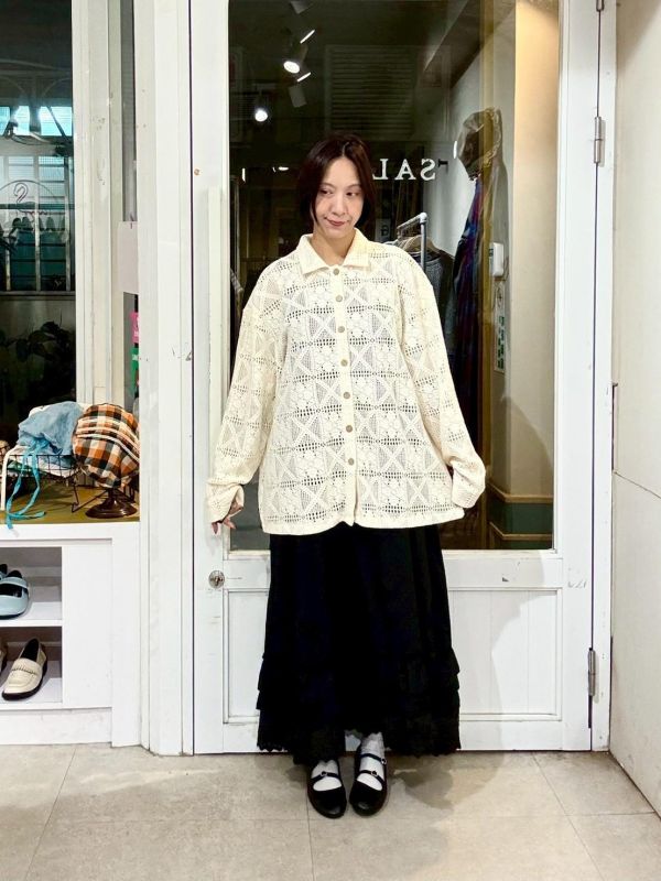 米白針織鏤空刺繡親膚襯衫 