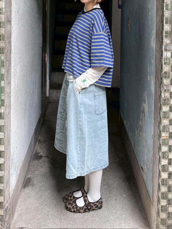 短版橫條紋短袖上衣 