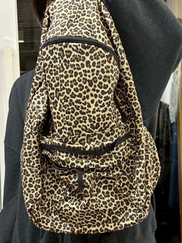 豹紋後背包 