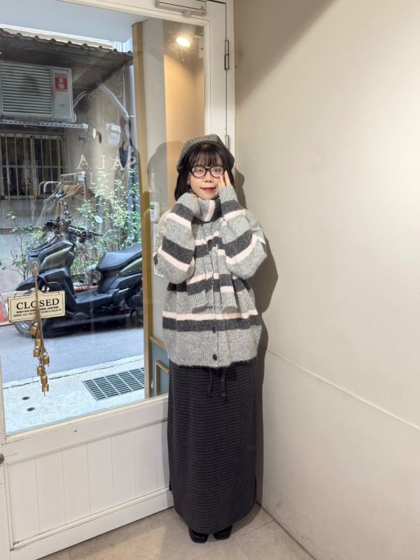 撞色條紋小花刺繡鈕扣毛衣&圍巾 