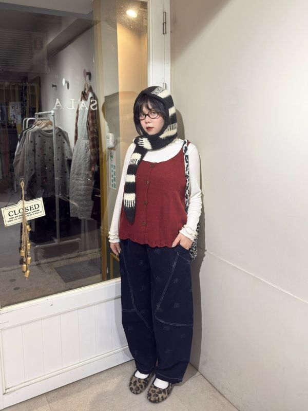 燈心絨車縫線刺繡抽繩錐形長褲 