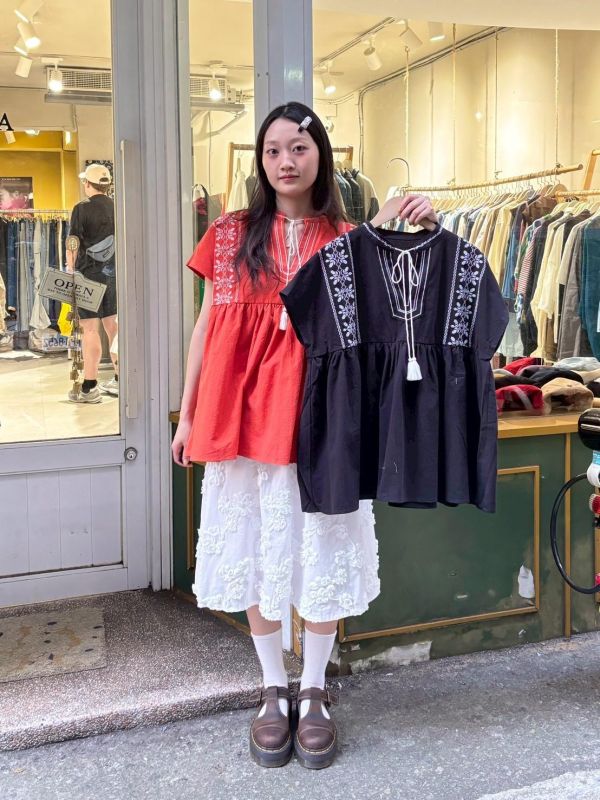 圖騰刺繡流蘇綁帶上衣 