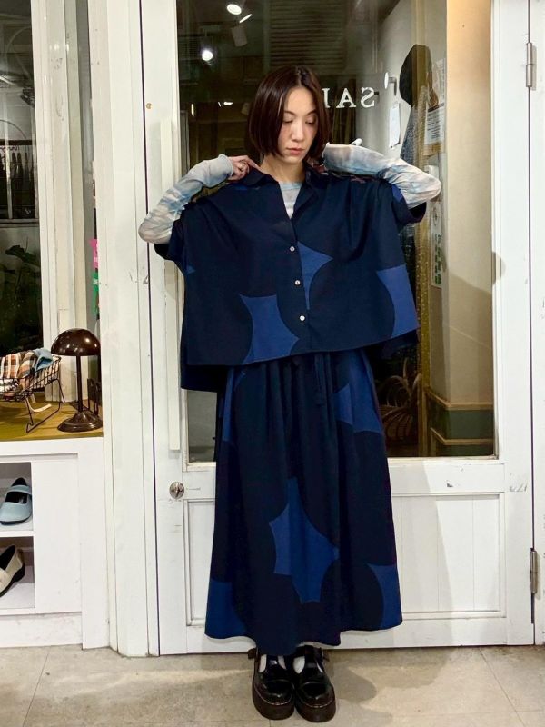 藍色塊襯衫圓裙套裝 