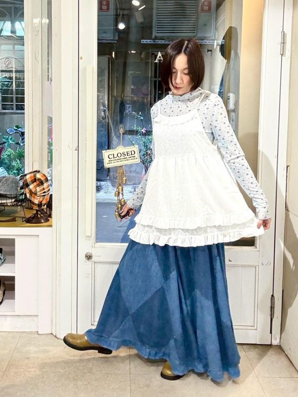 白色雙層下擺木耳邊吊帶背心 