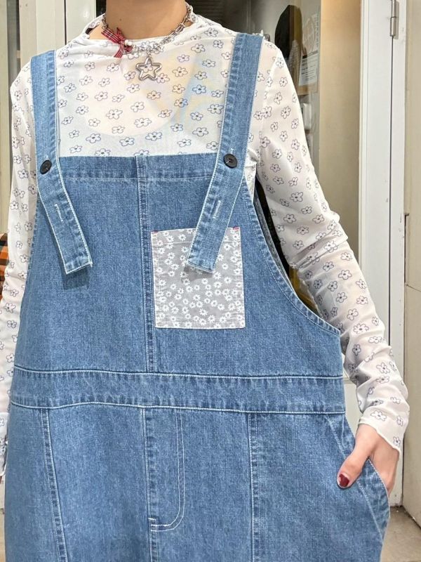 碎花口袋牛仔吊帶裙 