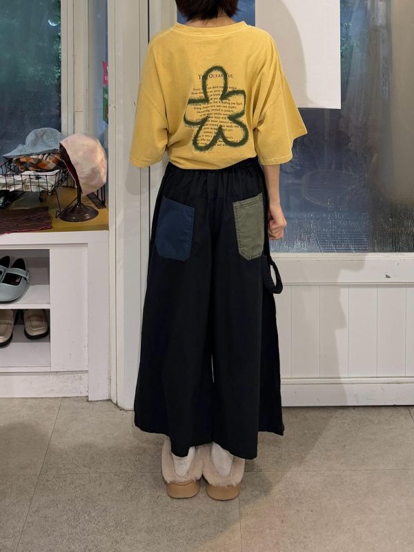 噴漆花朵字母Tee 
