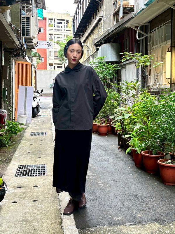 雙層圓翻領隱藏排釦素色襯衫 