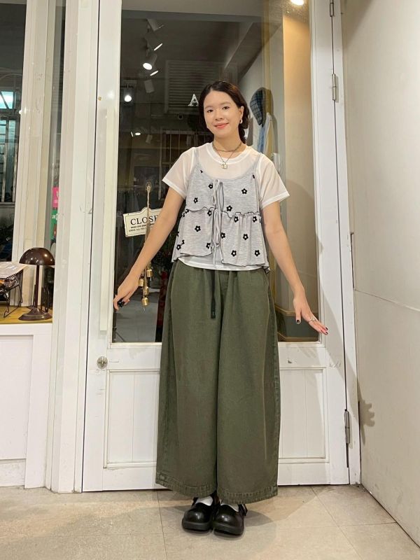 滿版小花木耳撞色捲邊雙綁帶棉質可調節細肩小背心 