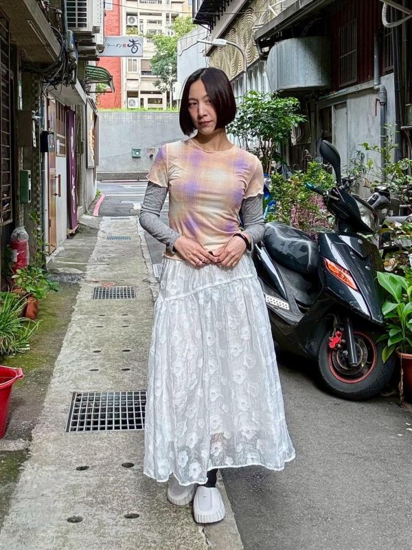 撞色大格紋微透膚短袖上衣 