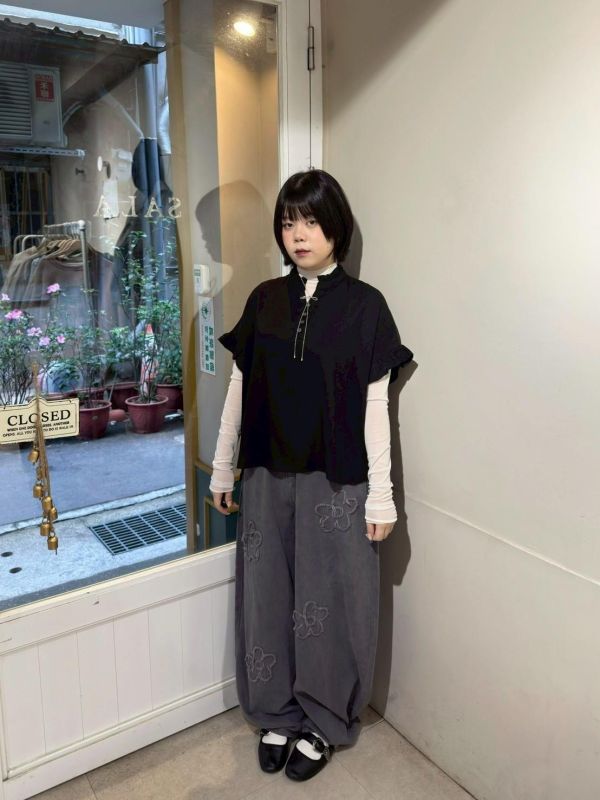 棉麻荷葉袖排扣前短後長上衣 