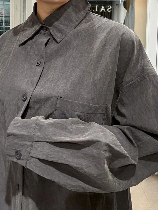 深灰落肩寬版素色襯衫 