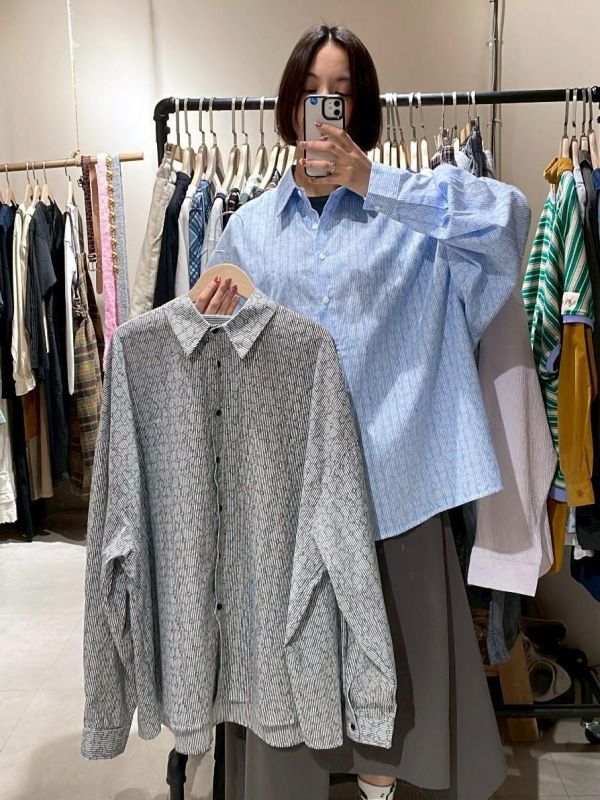 滿版花落肩寬版花形鈕扣襯衫 