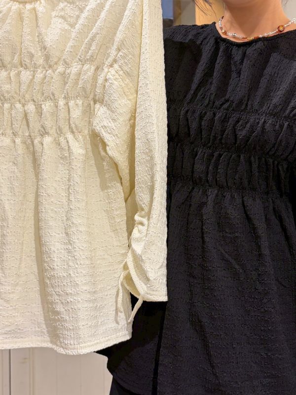 泡泡布胸口彈性燈籠袖上衣 