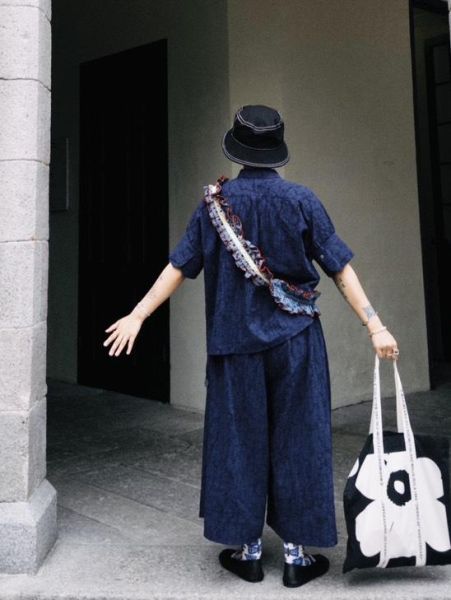 立體織紋靛藍色上衣 / 寬褲 